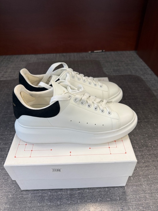 Alexander McQueen Other - Alexander McQueen  Platform Sneakers with Black Suede Geel